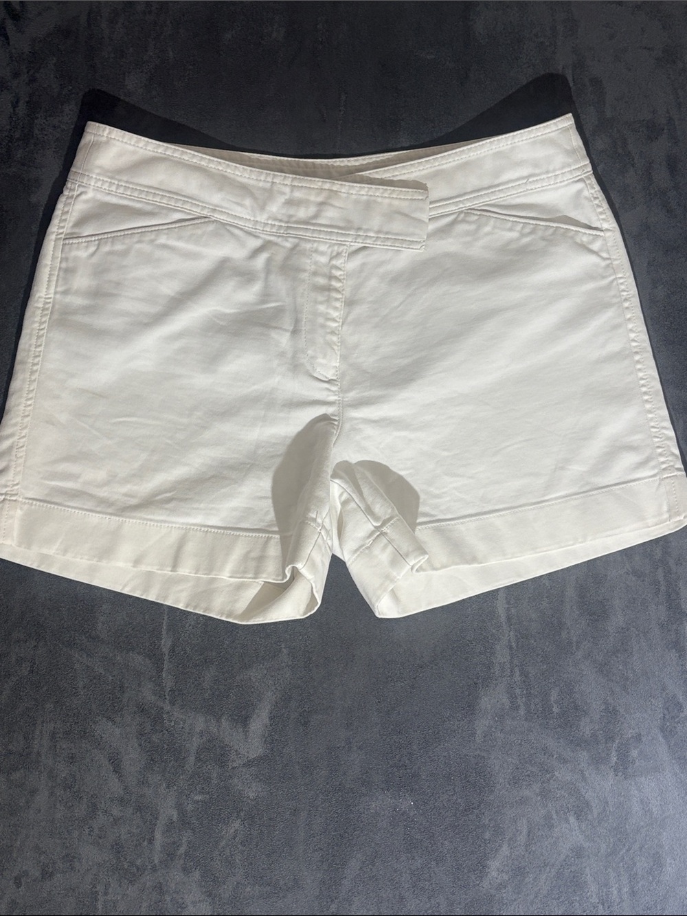 Ann Taylor white shorts sz 8 perfect for every day/ evening out